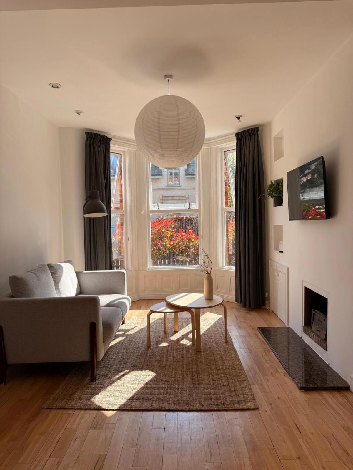 Spacious 4br Victorian W/ Outdoor Terrace Belfast