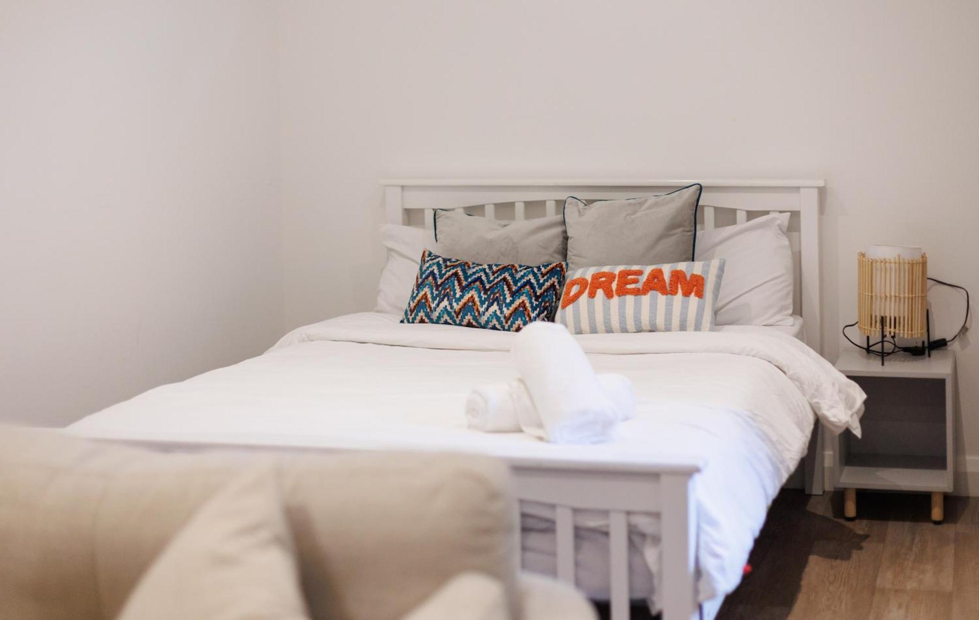 Modern 2 Bedroom In *