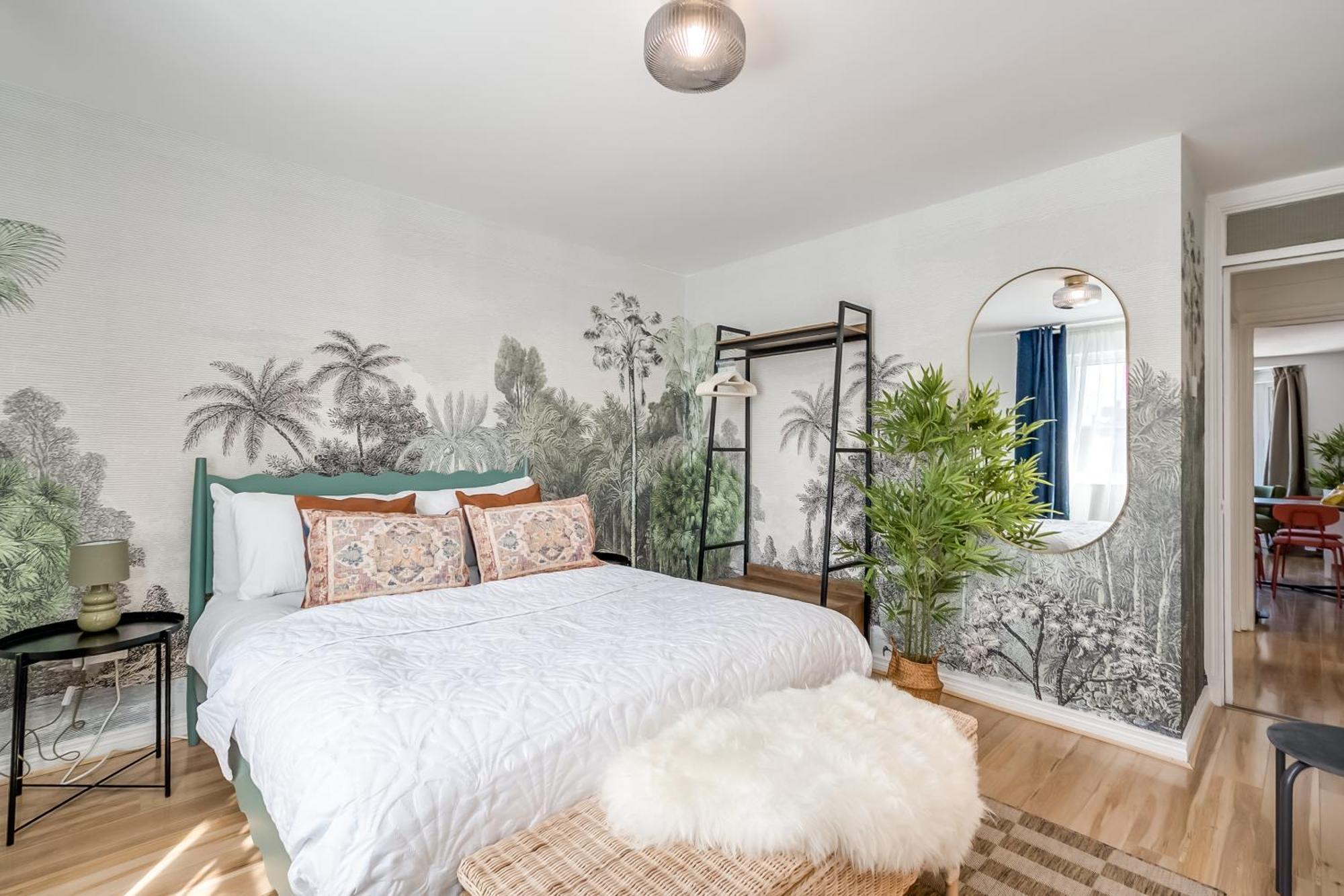Queen's Hideaway Apartment