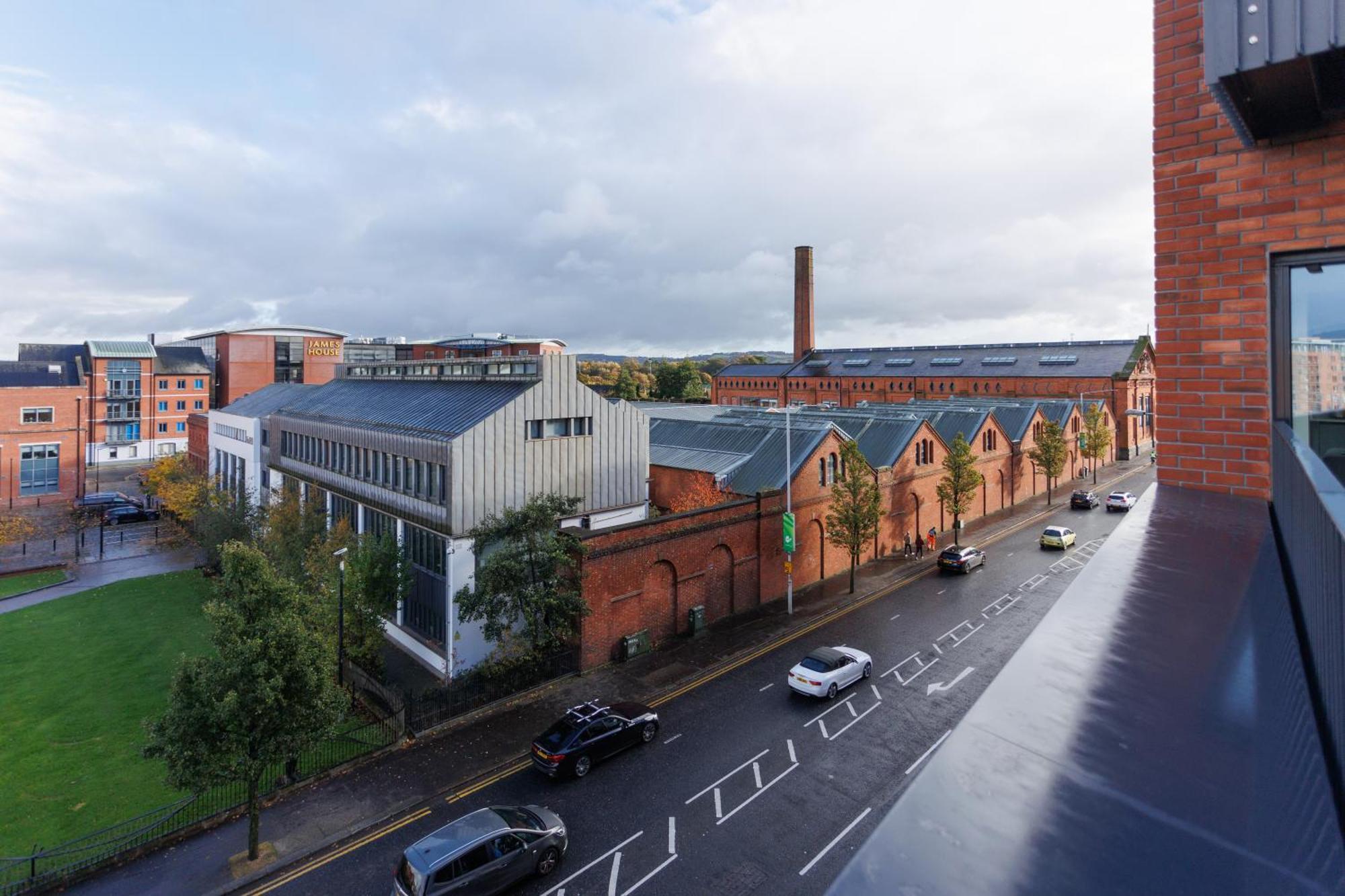 3Br - 10 Mins Walk To Central Belfast With Terrace