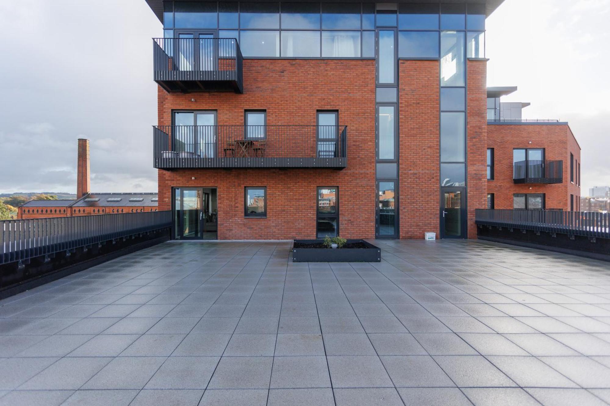 3Br - 10 Mins Walk To Central Belfast With Terrace Apartment Belfast