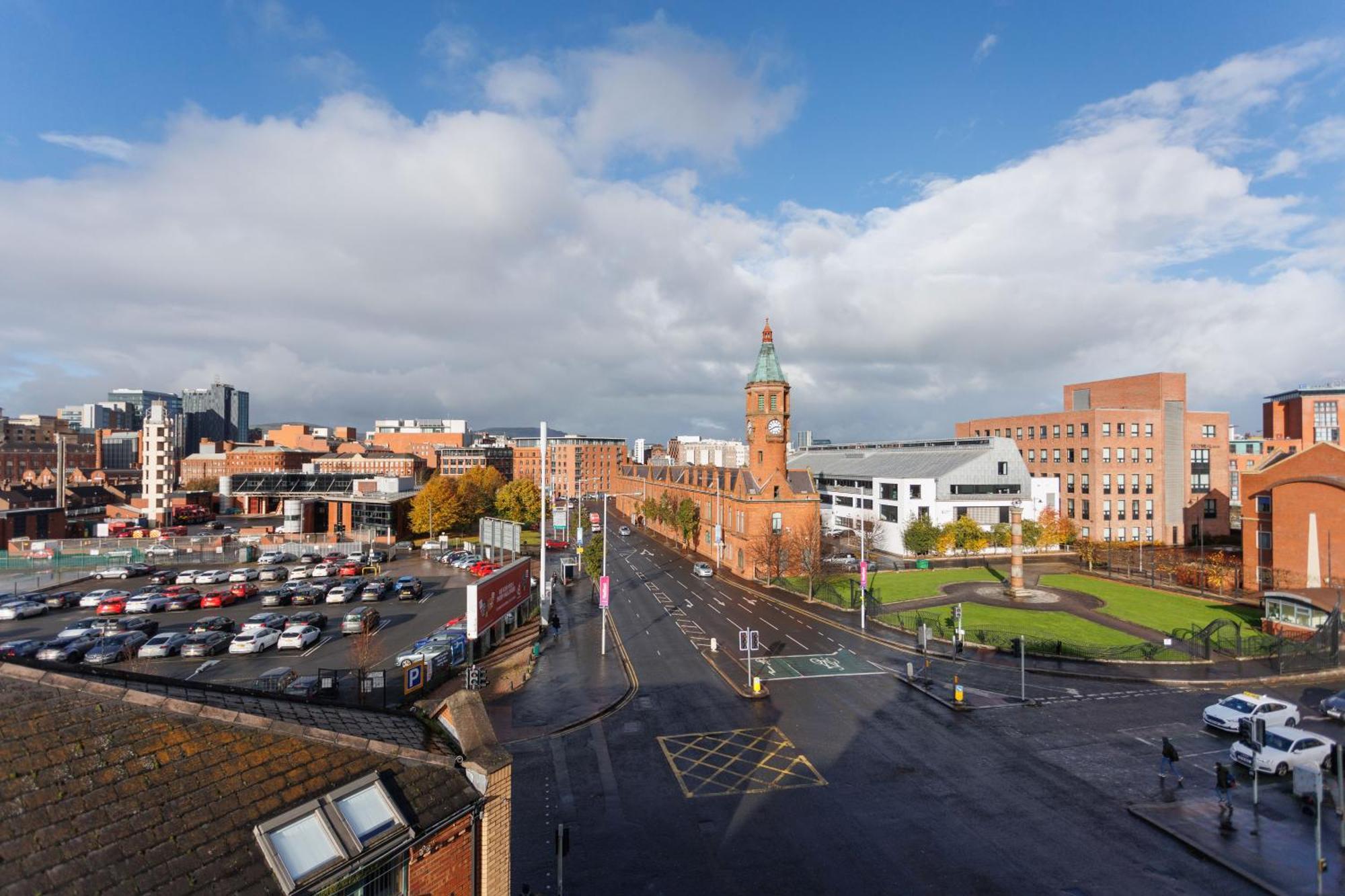3Br - 10 Mins Walk To Central Belfast With Terrace Apartment Belfast
