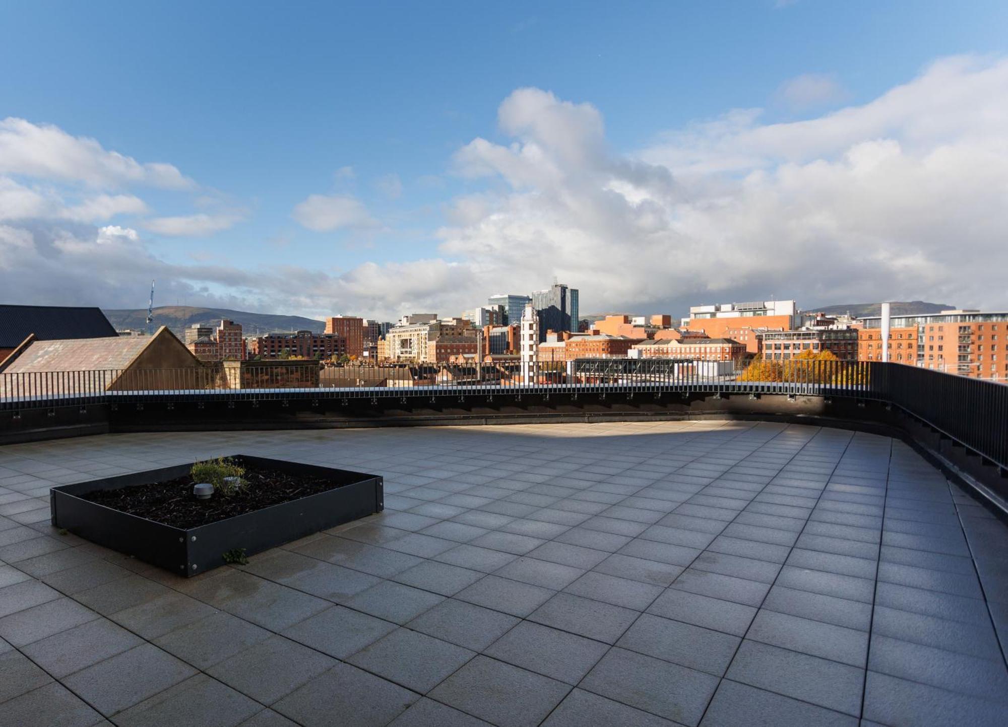3Br - 10 Mins Walk To Central Belfast With Terrace