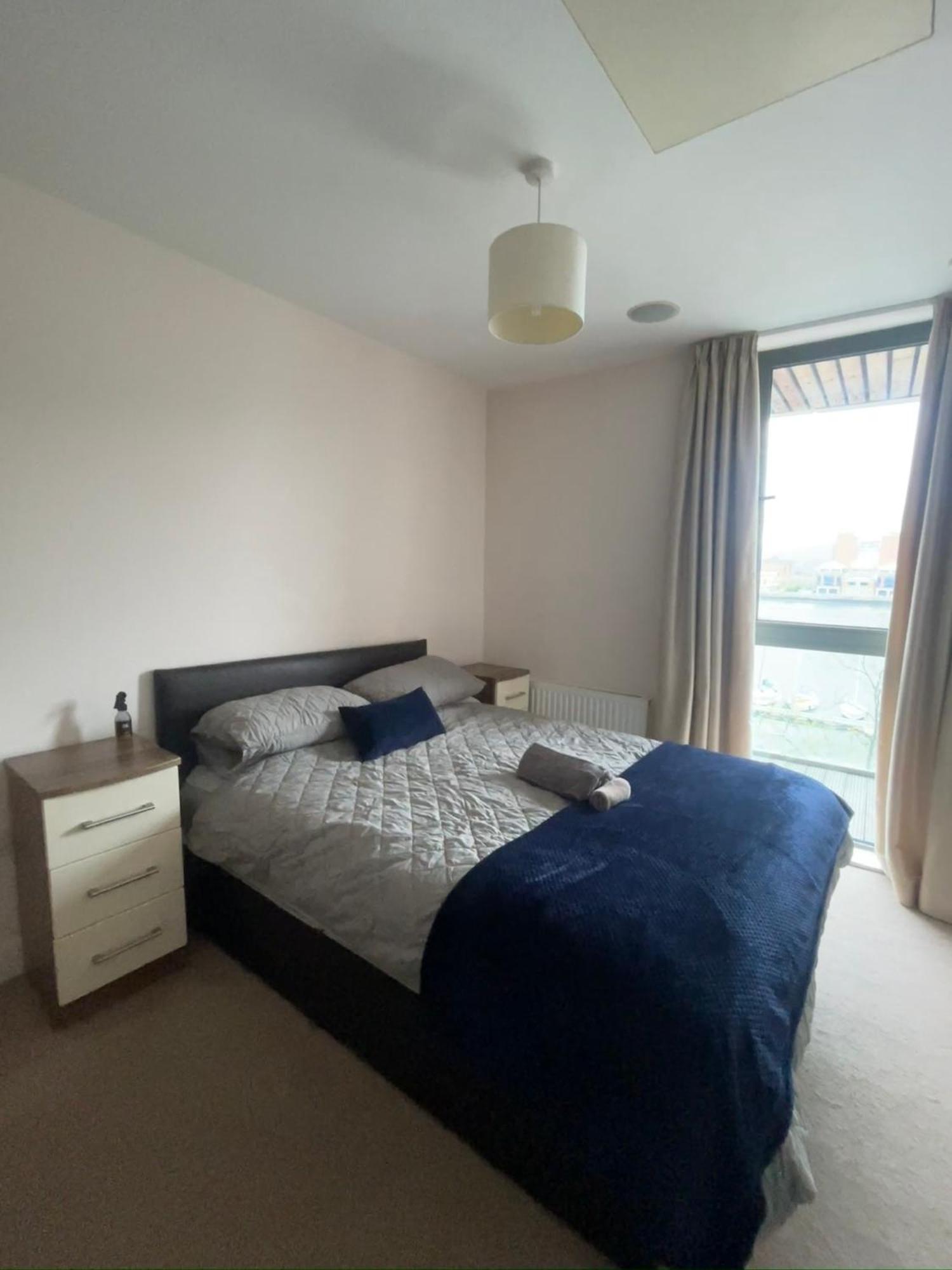 Titanic Quarter, Marina View Modern 2 Bedroom Apartment