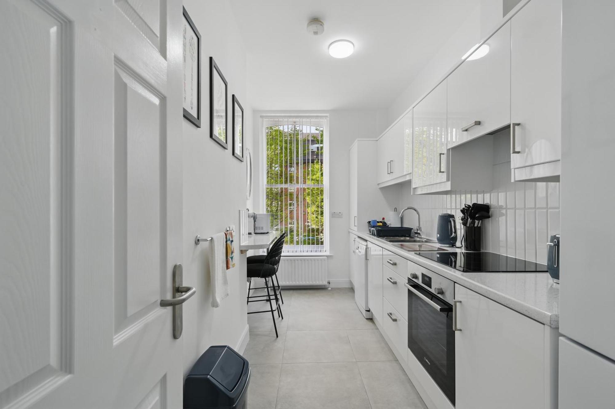 Central Flat 4 Bedroom, 2 Bathroom, 2X Parking - Staybynumbers