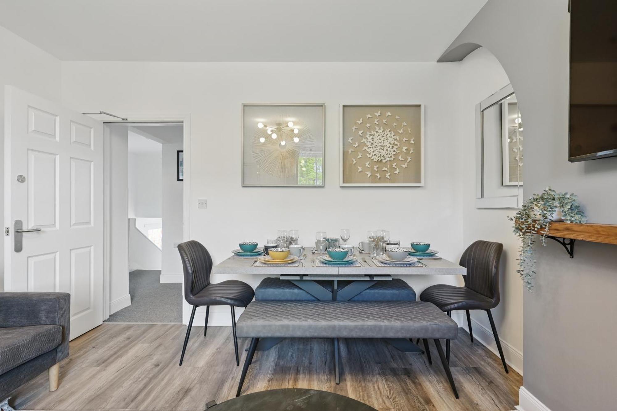 Central Flat 4 Bedroom, 2 Bathroom, 2X Parking - Staybynumbers *