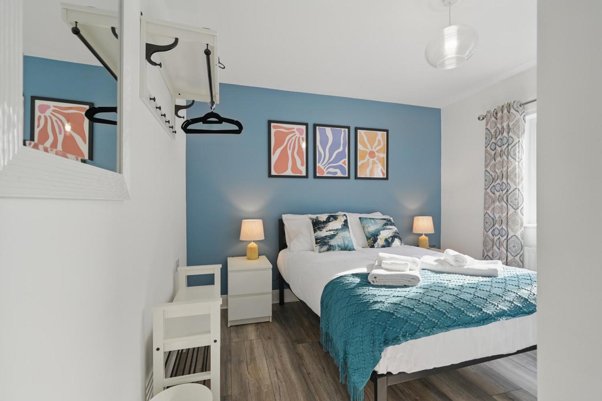Apartment Central Flat 4 Bedroom, 2 Bathroom, 2X Parking - Staybynumbers