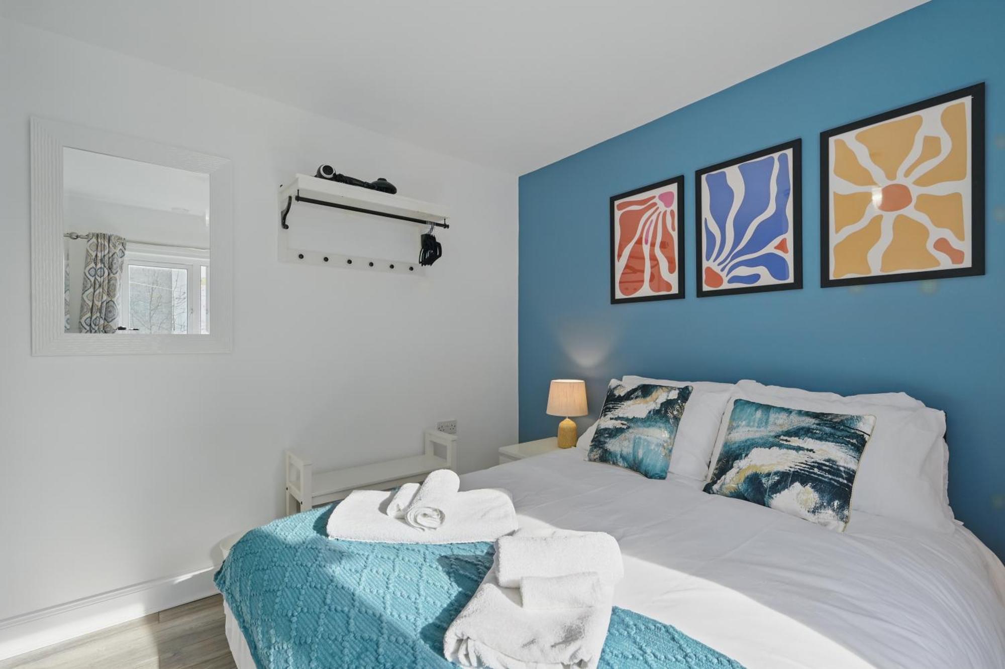 Central Flat 4 Bedroom, 2 Bathroom, 2X Parking - Staybynumbers Apartment