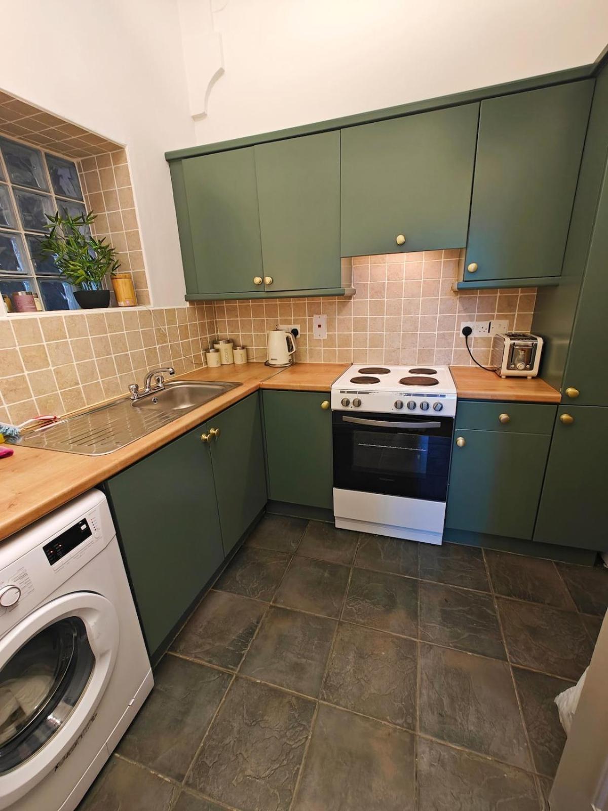Bright Characterful 2-bed Ormeau Road Apartment Belfast