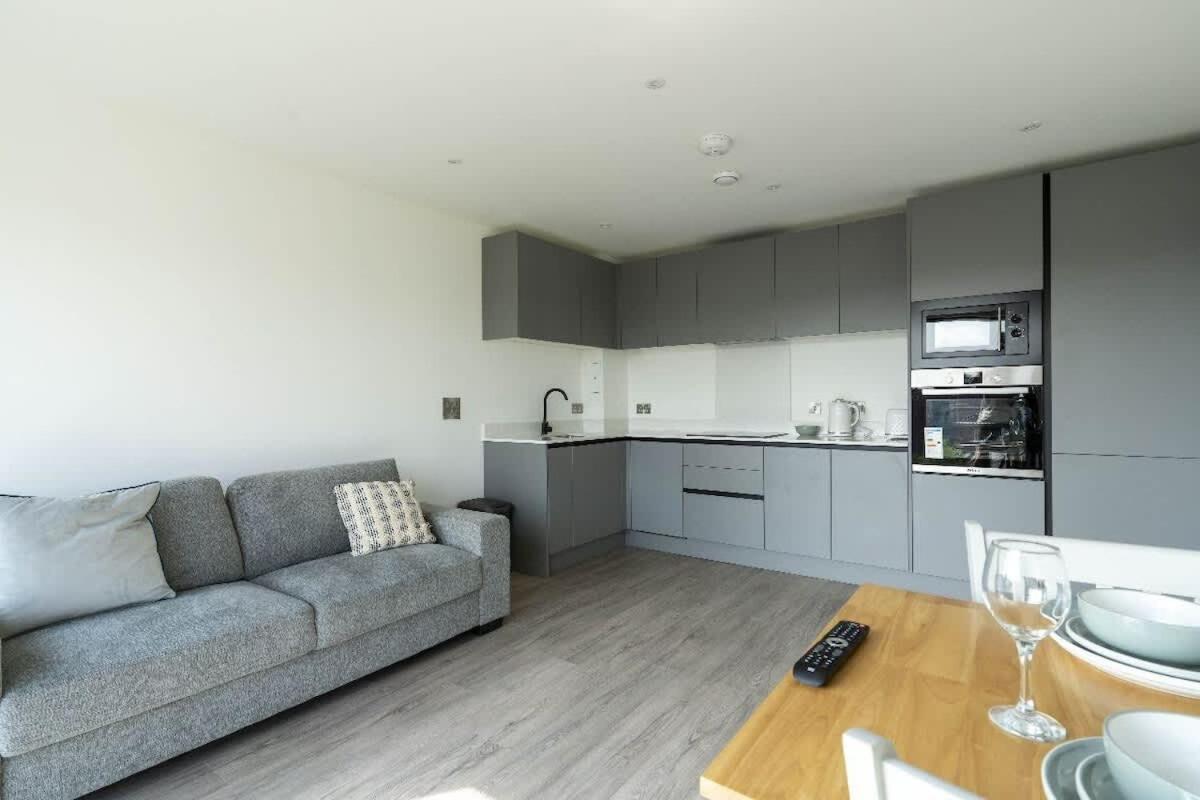 2 Bedroom Center