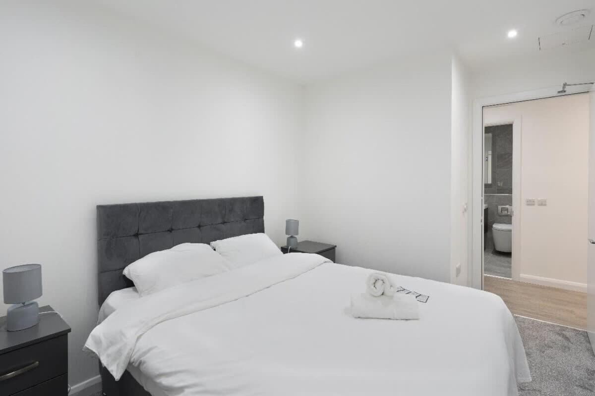 2 Bedroom Center *