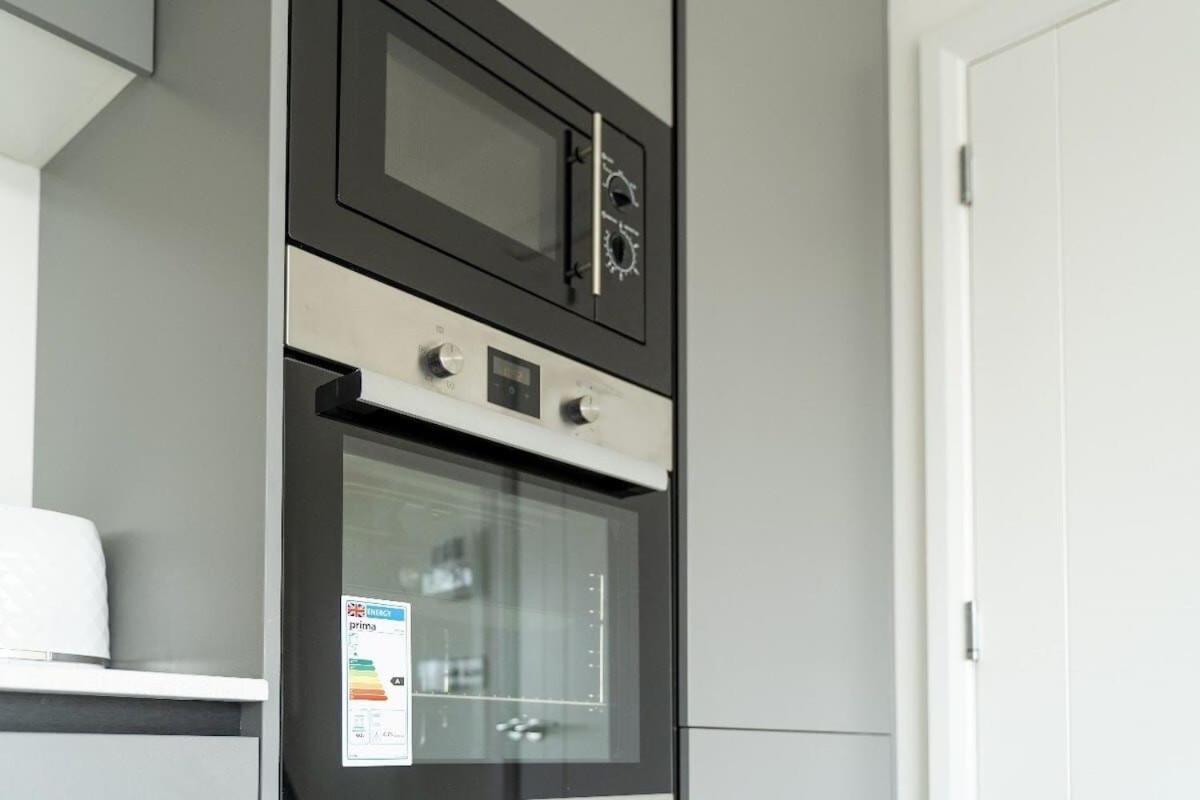 2 Bedroom Center Apartment *