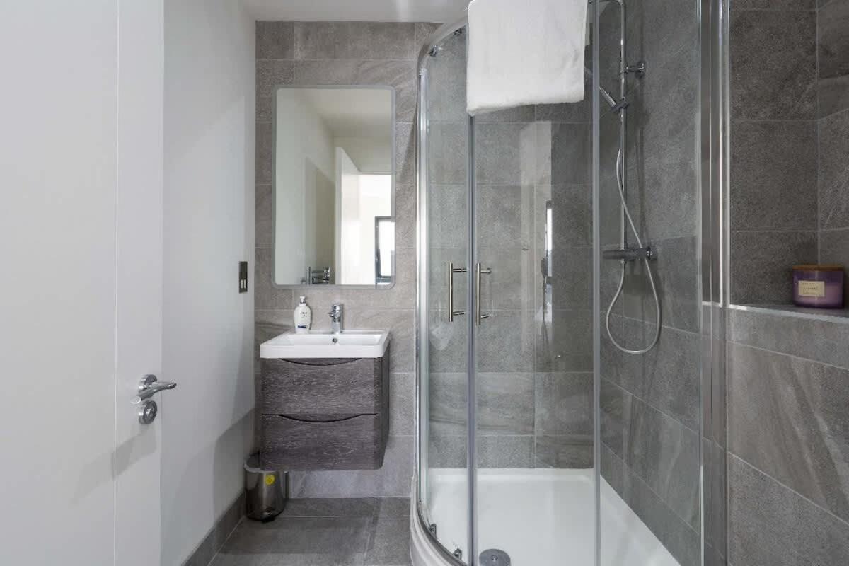 2 Bedroom Center *