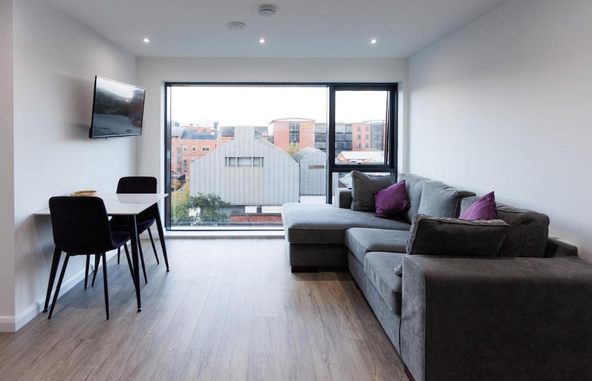 Modern 2 Bedroom In Apartment