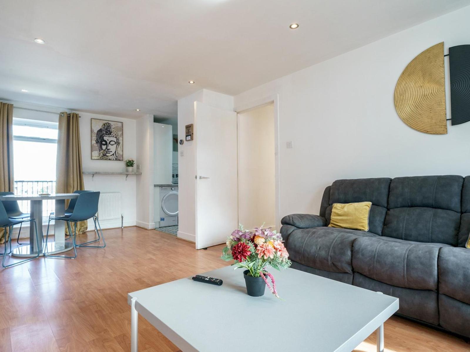 Pass The Keys Lovely 2 Bed2 Bath In Centre Free Parking Apartment Belfast