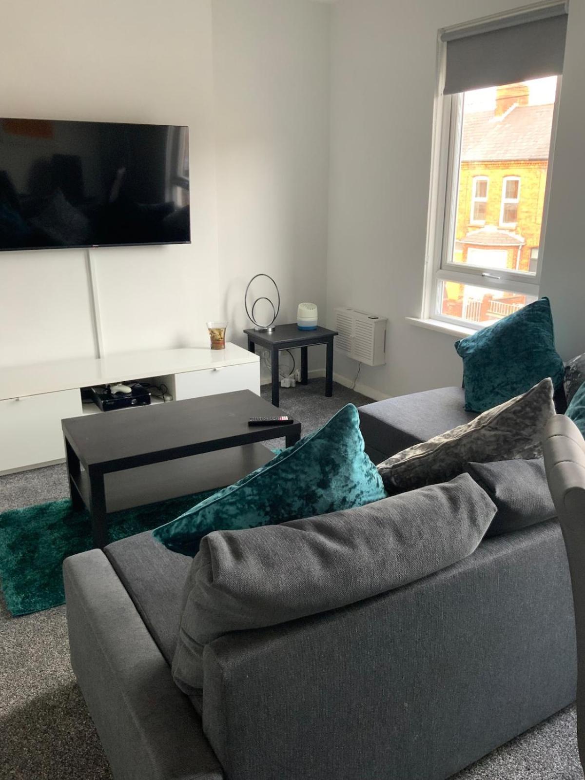2br Retreat - Near Queens Apartment *