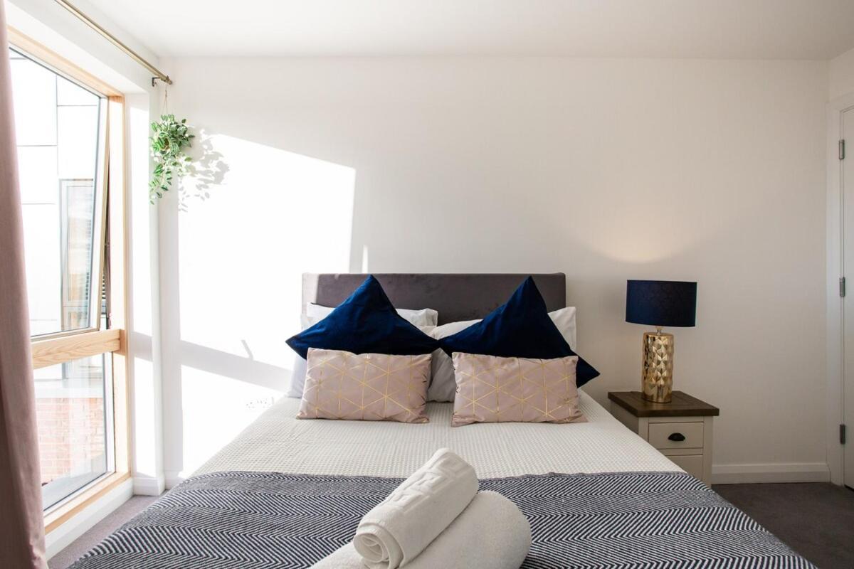 Bright & Stylish, Sleeps 6, Centre * Belfast