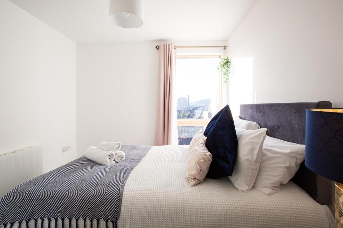 Bright & Stylish, Sleeps 6, Centre * Belfast