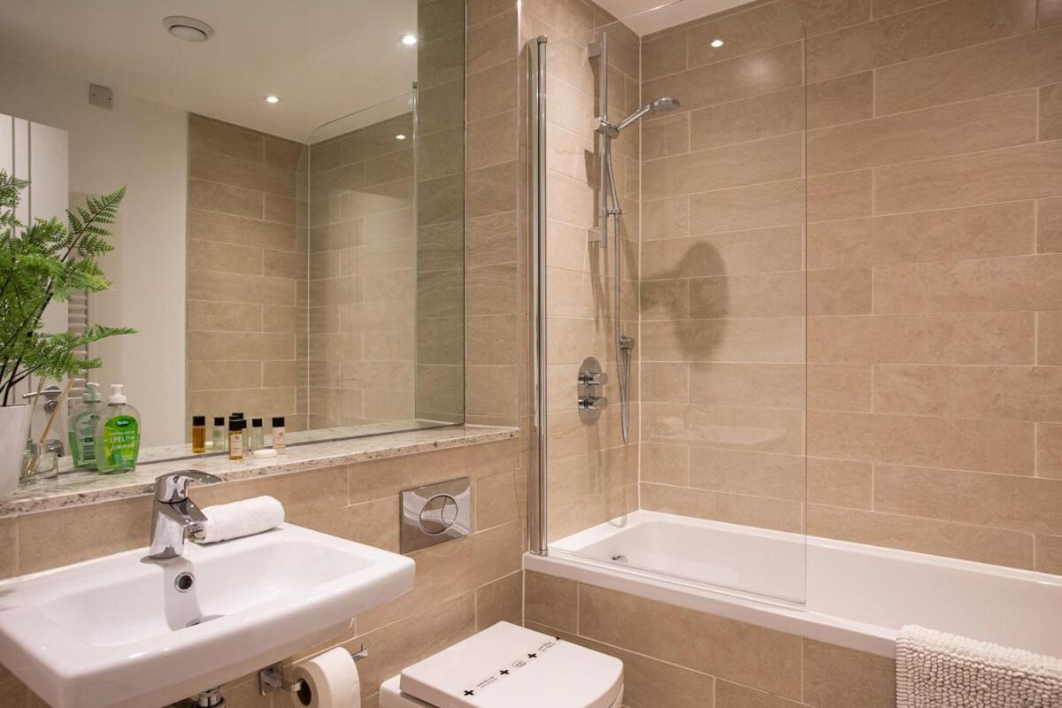 Bright & Stylish, Sleeps 6, Centre *