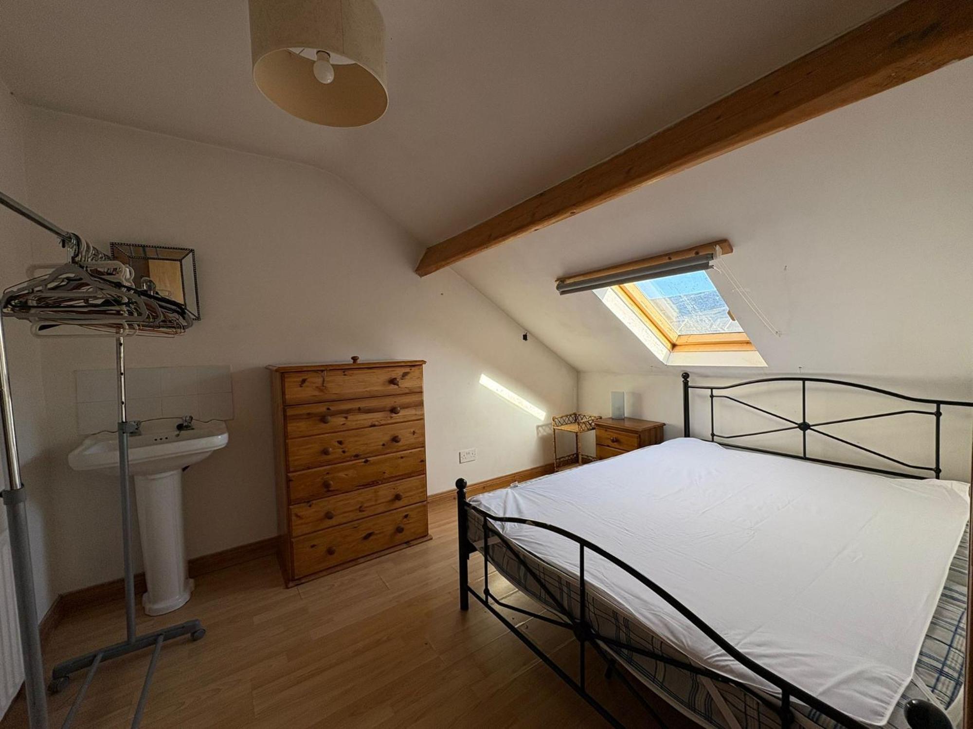 Fabulous Large 4 Bedroom Townhouse - Off Street Parking Belfast