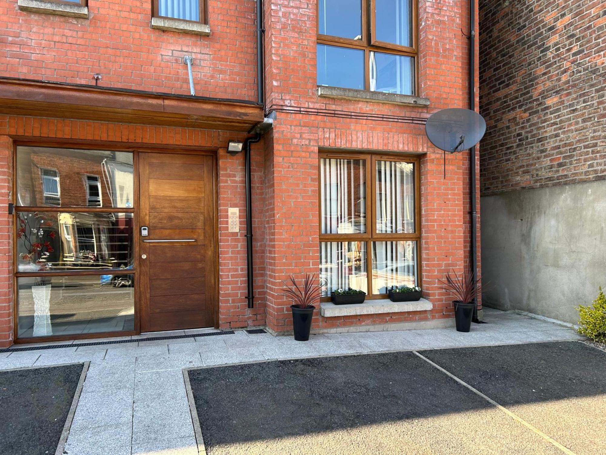Apartment Nitb Certified Spacious Floor Bound Belfast