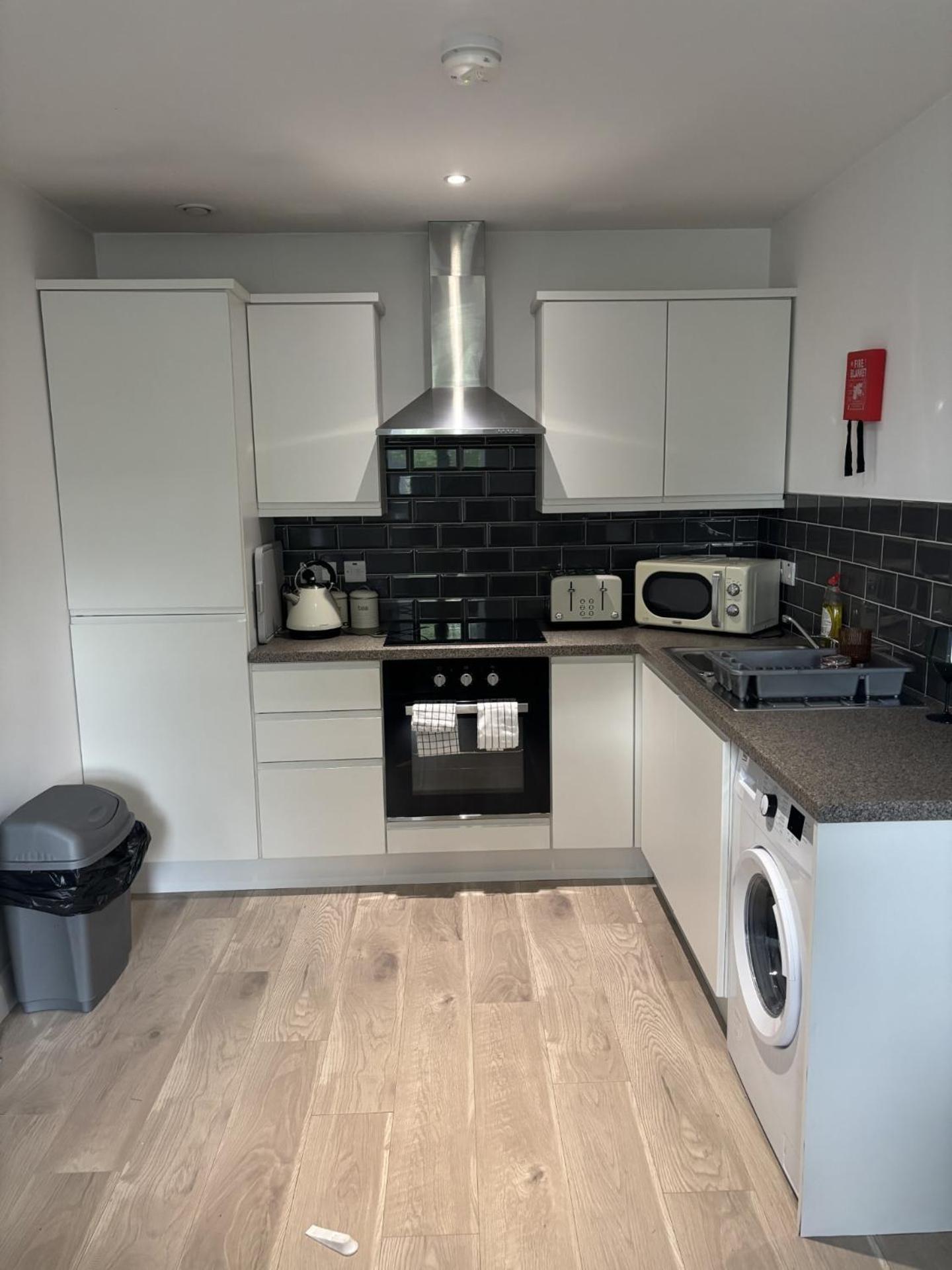 Queens 1 Bedroom Apartment *