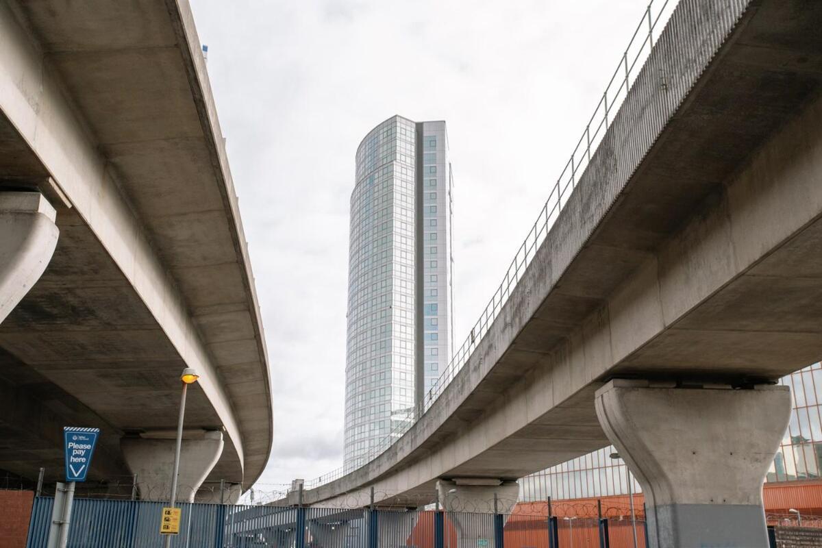 Titanic And Views I Ultra Luxury Parking I Long Apartment