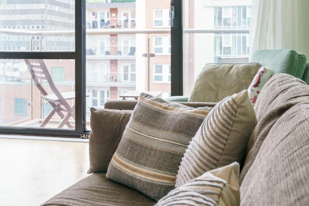 Stylish Centre 2 Bedroom With Cityscape View *