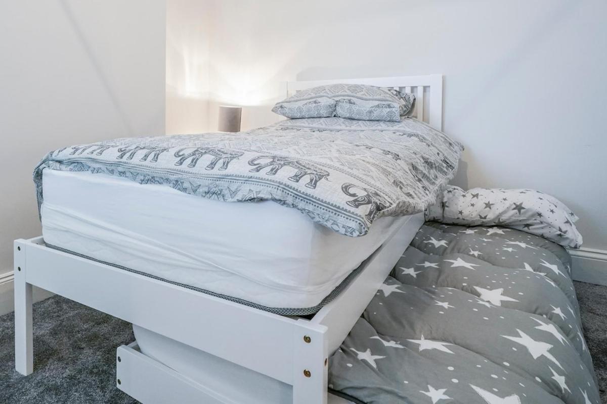 Newly Refurbished 3 Bedroom * Belfast
