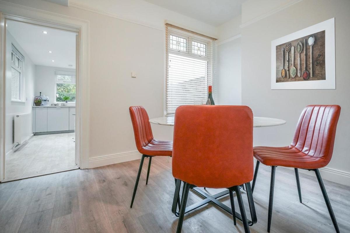 Newly Refurbished 3 Bedroom Holiday home Belfast