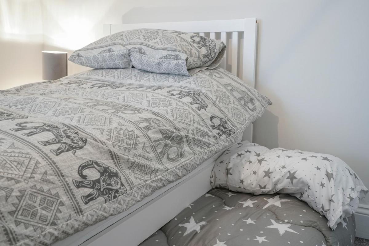 Holiday home Newly Refurbished 3 Bedroom Belfast