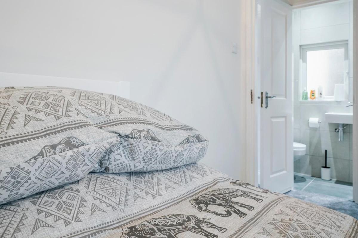 Holiday home Newly Refurbished 3 Bedroom *
