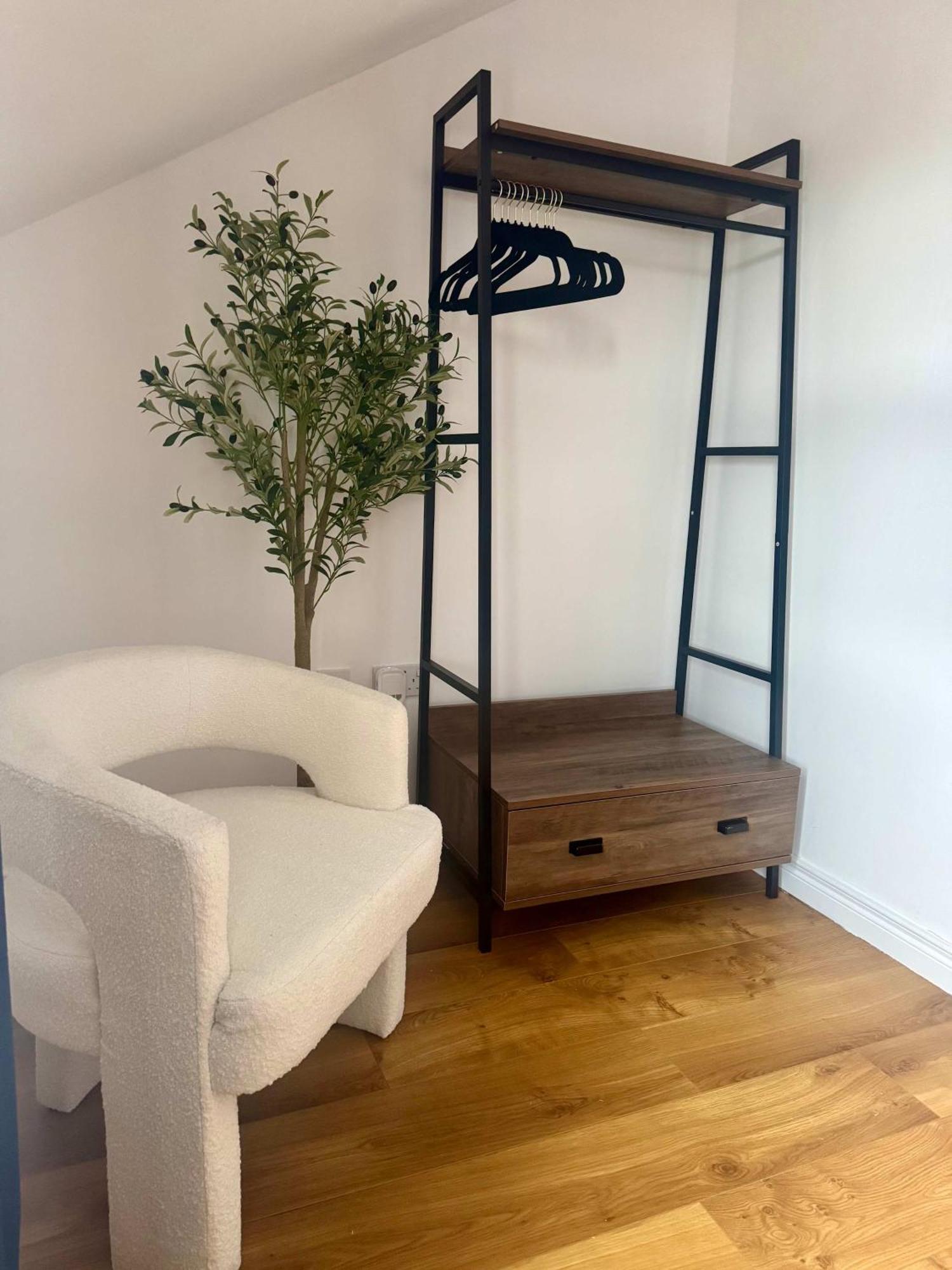 Apartment - Queen's *