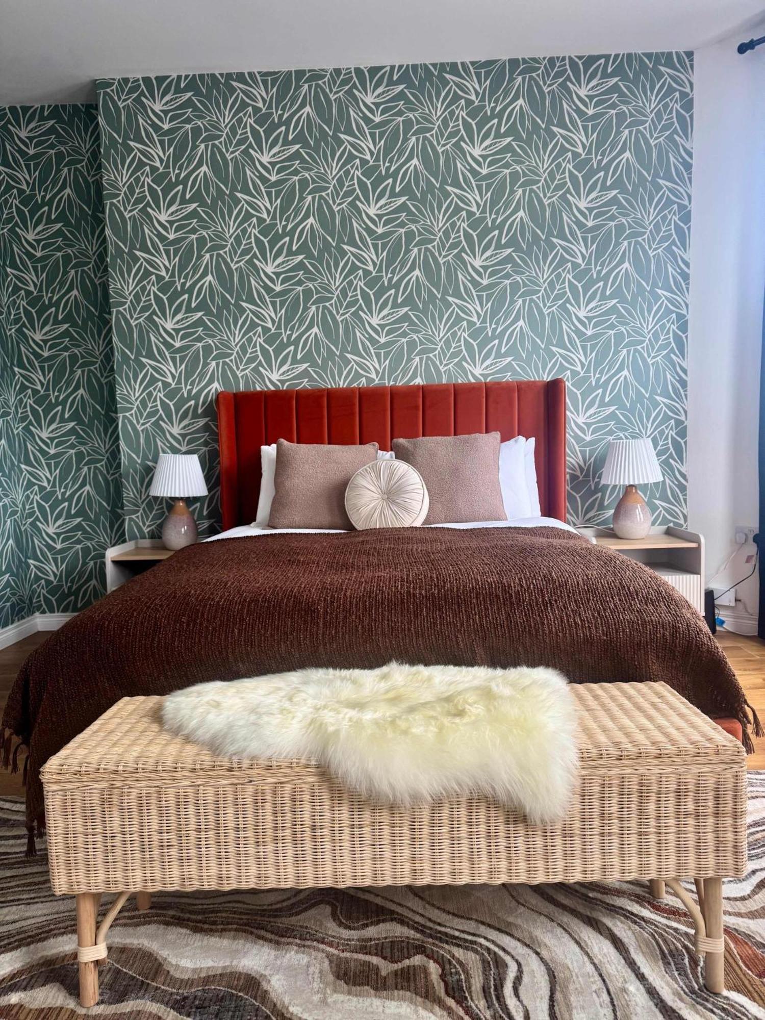 Apartment - Queen's
