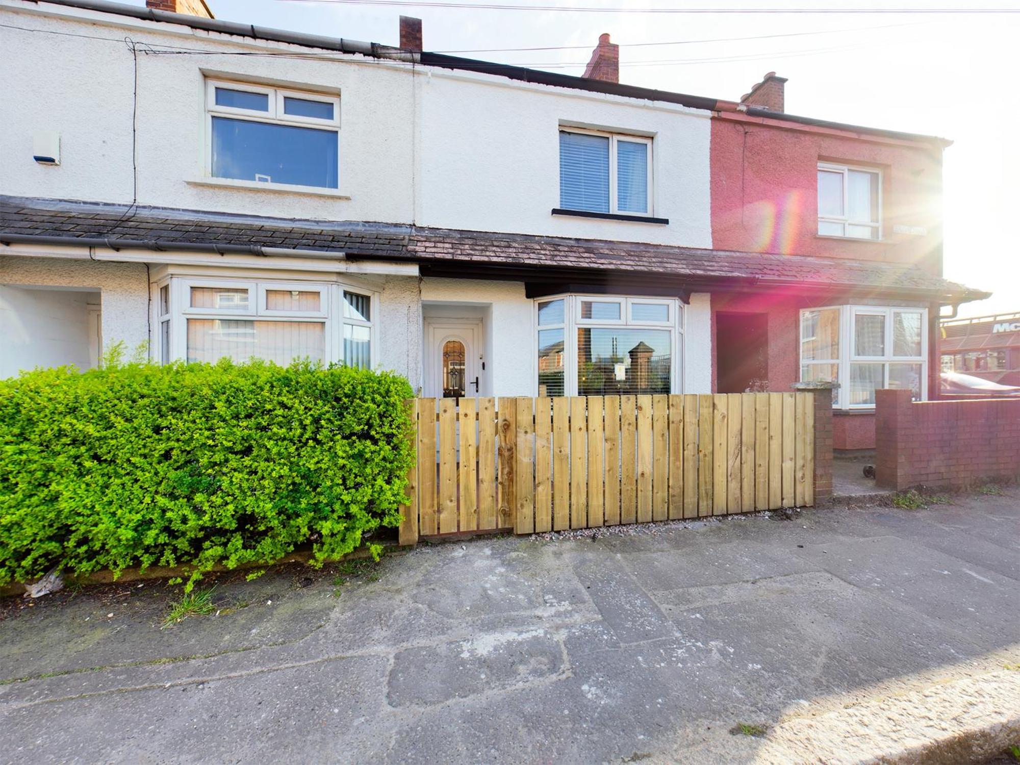 It's Broadway Baby! Great House Close To Centre Belfast