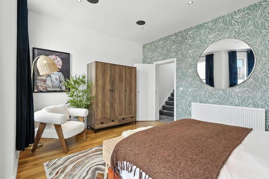 Apartment - Queen's *