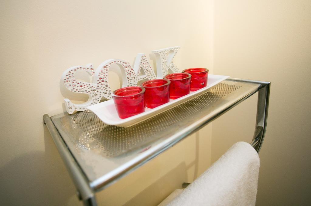 Queens Square Apartment *