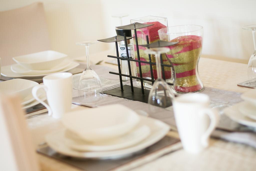 Queens Square Apartment *