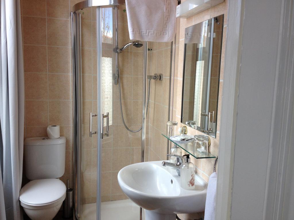 Windermere Guest house 2*