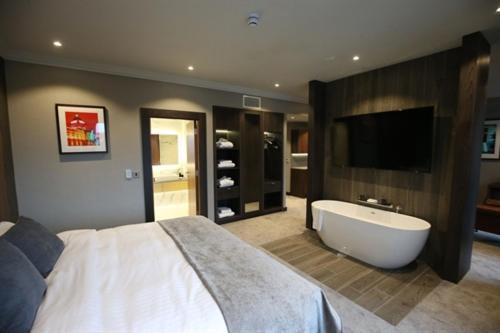 Square Hotel