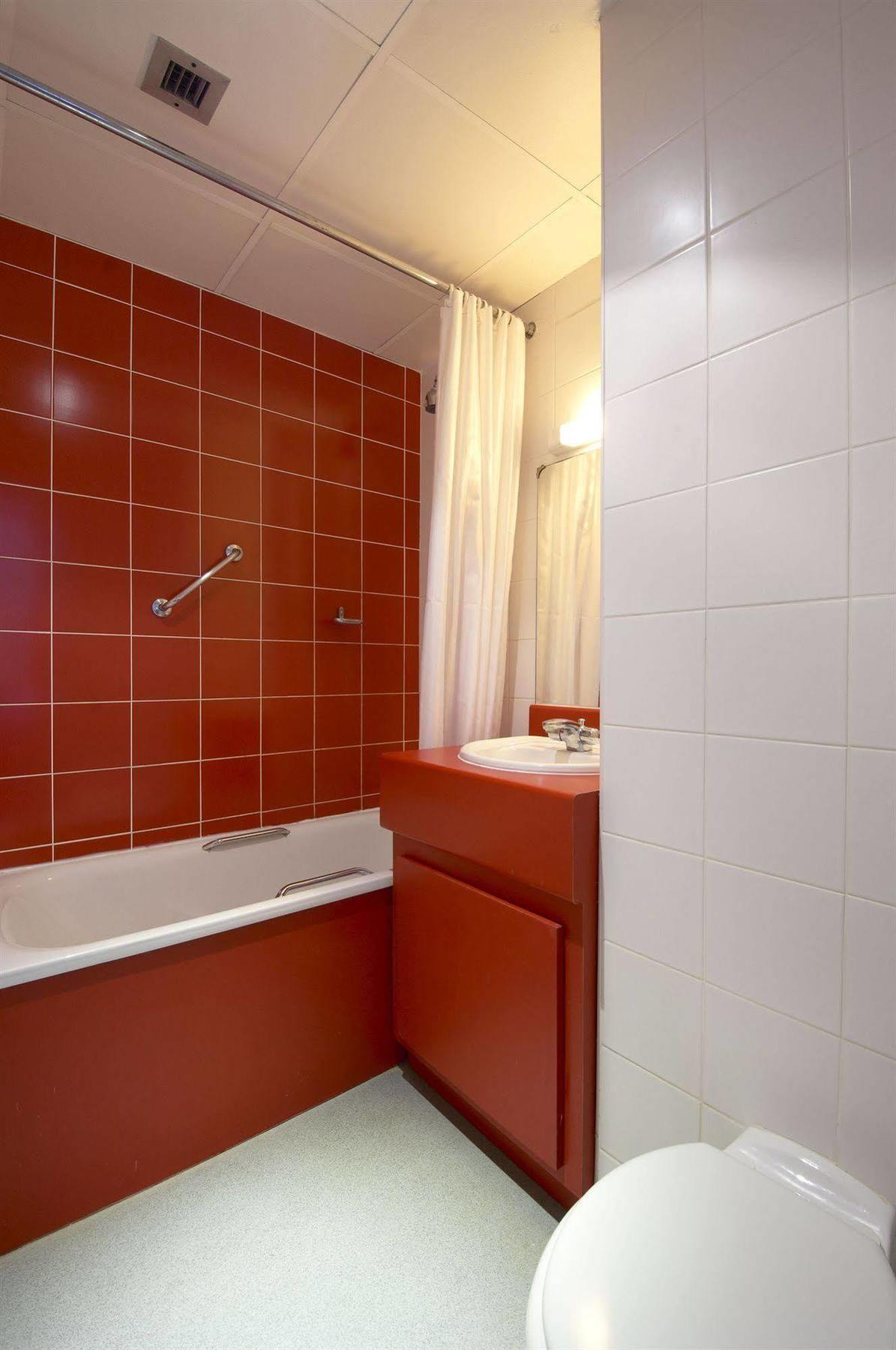 Travelodge Hotel 3*