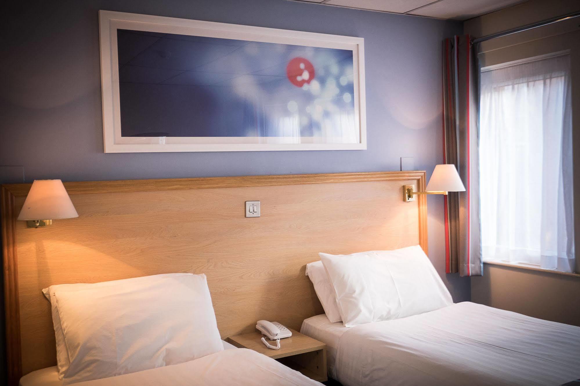 Travelodge 3*