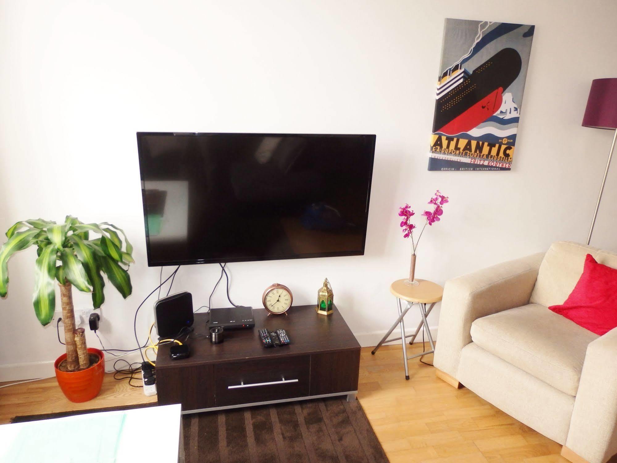 Excellent Location - City Centre - Parking - 4 Beds -2 Bedrooms Belfast