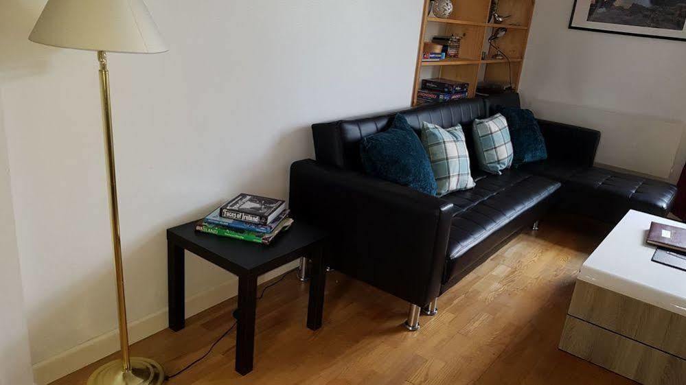 Excellent Location - City Centre - Parking - 4 Beds -2 Bedrooms