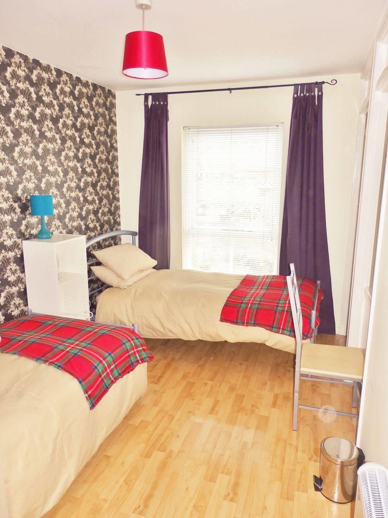Excellent Location - City Centre - Parking - 4 Beds -2 Bedrooms