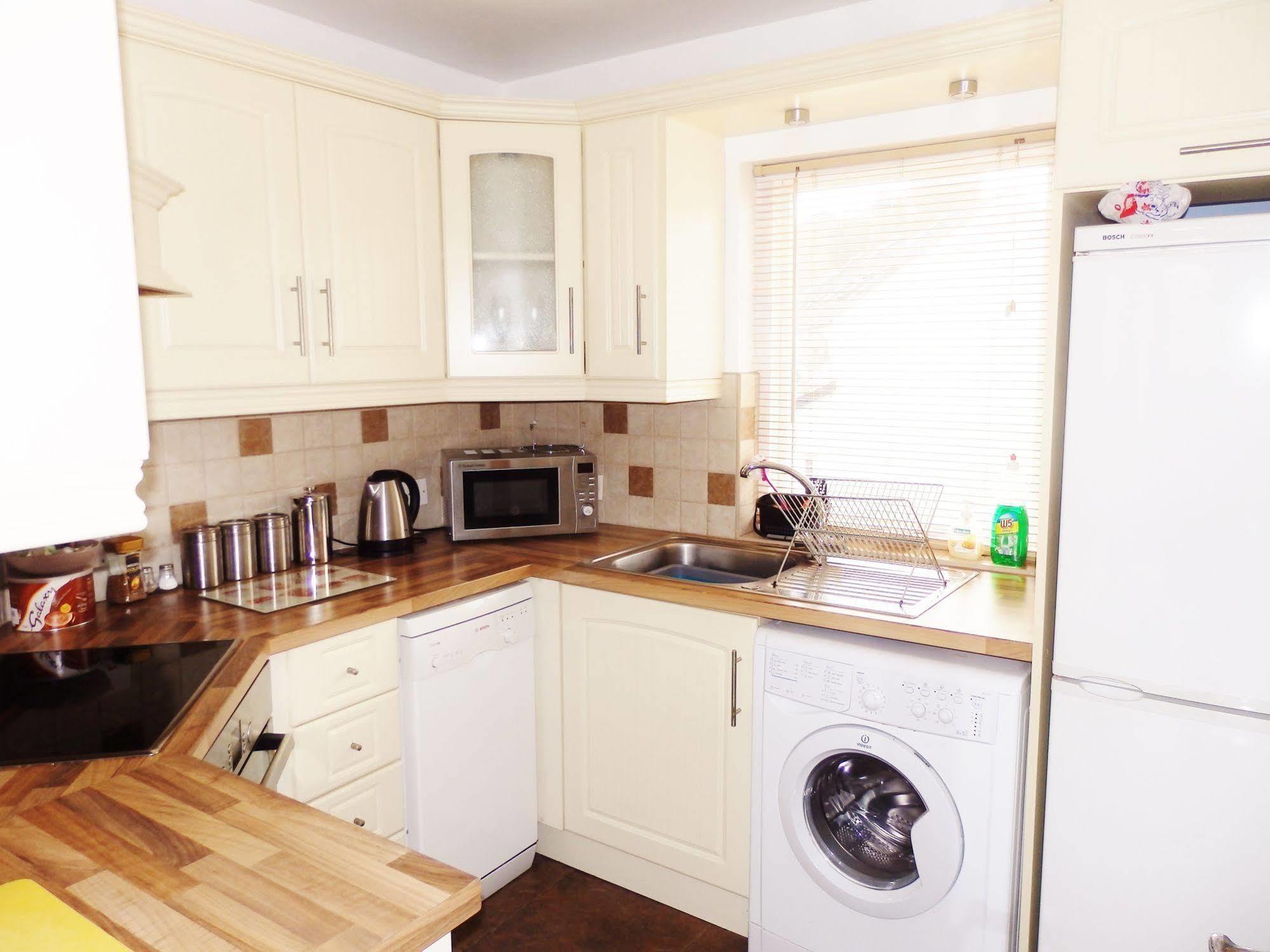 Excellent Location - City Centre - Parking - 4 Beds -2 Bedrooms Apartment *