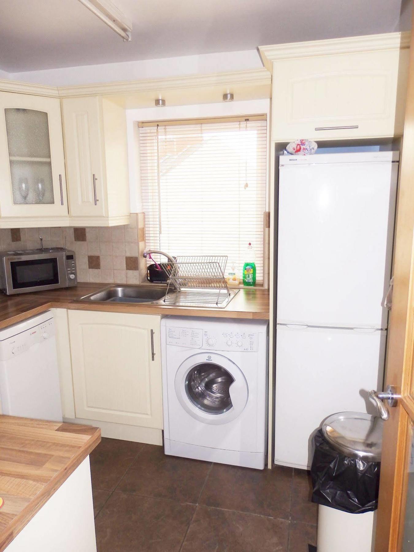 Apartment Excellent Location - City Centre - Parking - 4 Beds -2 Bedrooms *