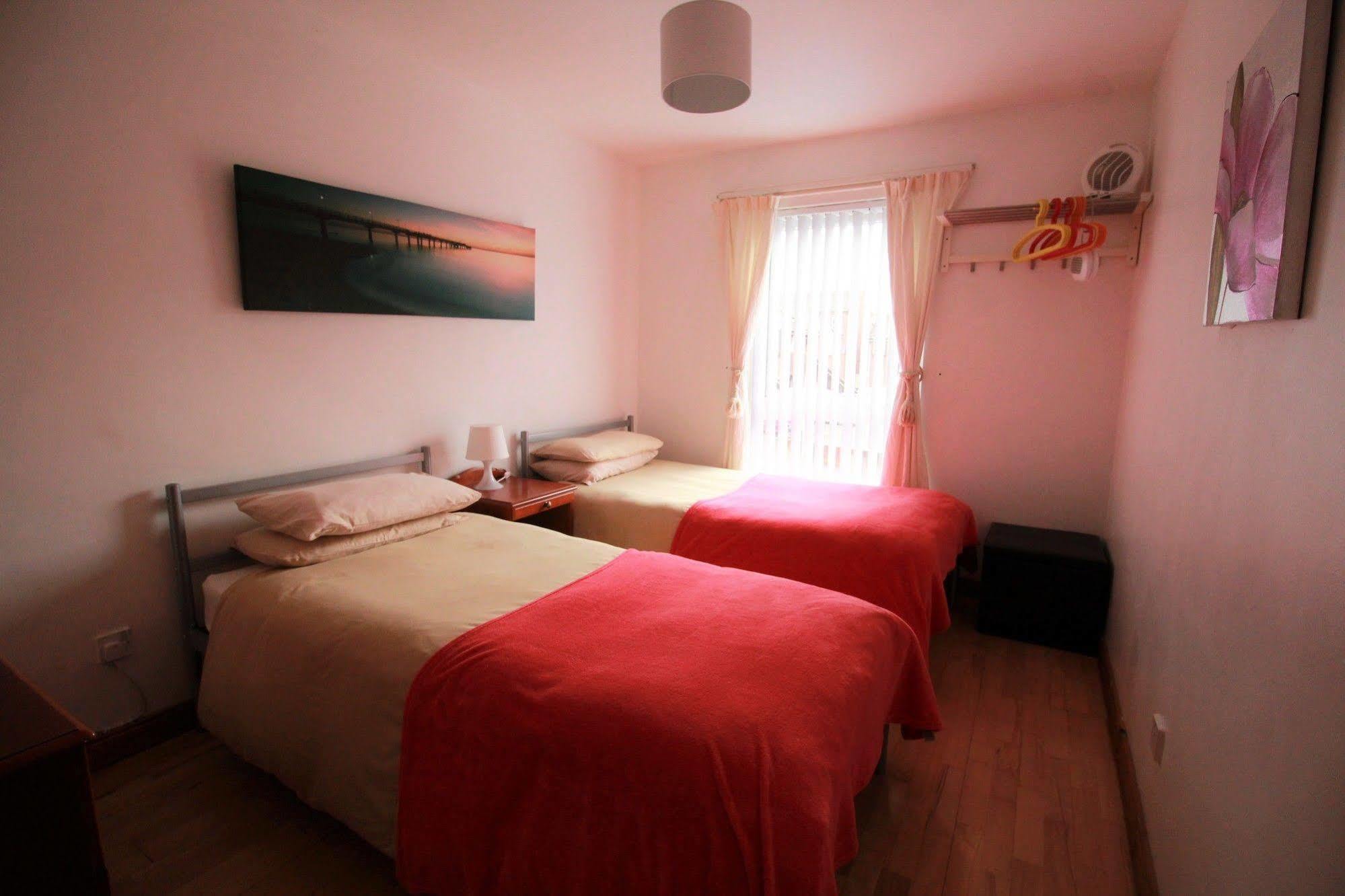 Perfect Location - Parking - 3 Beds - 2 Bedrooms