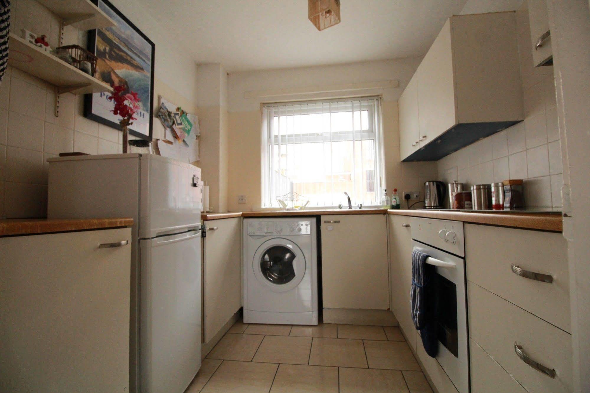 Apartment Perfect Location - Parking - 3 Beds - 2 Bedrooms