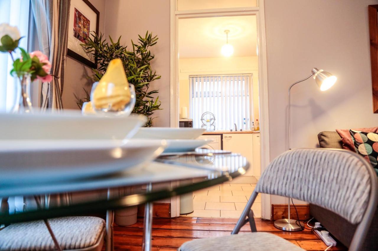 Perfect Location - Parking - 3 Beds - 2 Bedrooms * Belfast